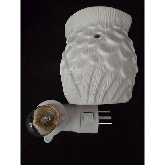 Scentsy Whoot Owl Ceramic Plug In Night Light Wax Warmer NIB! - Picture 4 of 6
